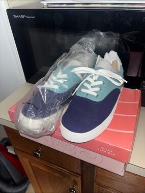 Easy Spirit Kids Navy and Teal Canvas Lace-Up Sneakers